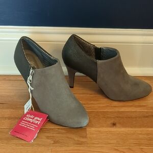 Dexflex Comfort Two-Tone Gray Heeled Boots